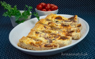 Kváskový podpecník s bryndzou: Recept pre domácu pekárničku