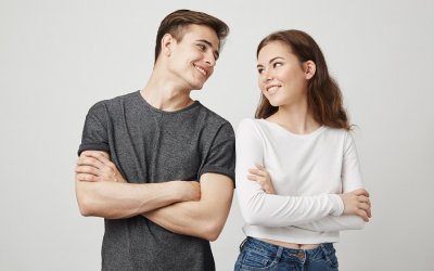Zrkadlenie vo vzťahoch: Ovplyvňuje tvoje správanie i vzhľad a ani si to nemusíš uvedomovať