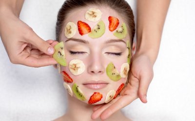Ovocné masky na obličej a vlasy: Můžeš si vyrobit jahodovou, melounovou, jablečnou nebo hroznovou masku