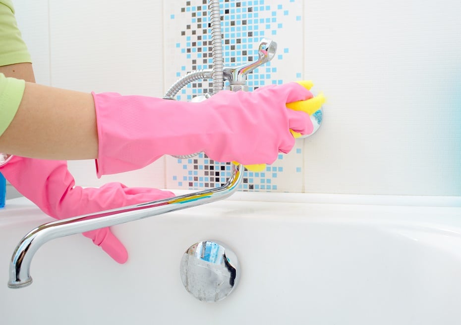 tip na čistenie a dezinfekciu povrchov umývanie umývadla vane kachličiek